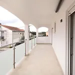 Jozak Apartment *